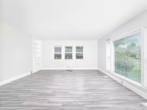 1786 White St, Des Plaines, IL 60018 photo 2