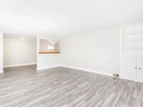 1786 White St, Des Plaines, IL 60018 photo 4