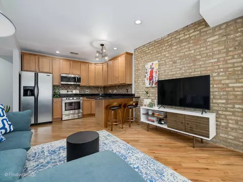 Living - 4814 N Hoyne Ave #2, Chicago, IL 60625 photo 4 of 4