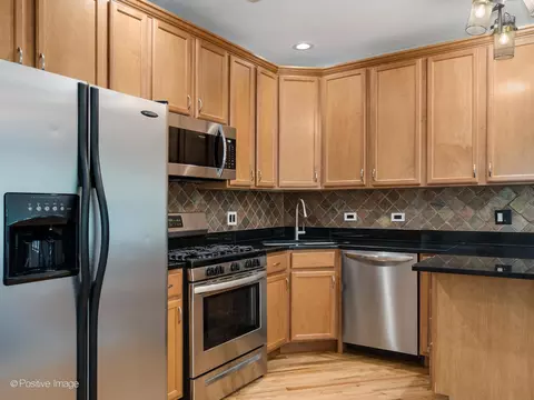 Kitchen - 4814 N Hoyne Ave #2, Chicago, IL 60625 photo 2 of 2