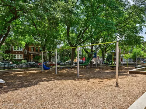Exterior - 4814 N Hoyne Ave #2, Chicago, IL 60625 photo 4 of 4