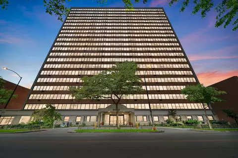 6030 N Sheridan Rd #2201, Chicago, IL 60660