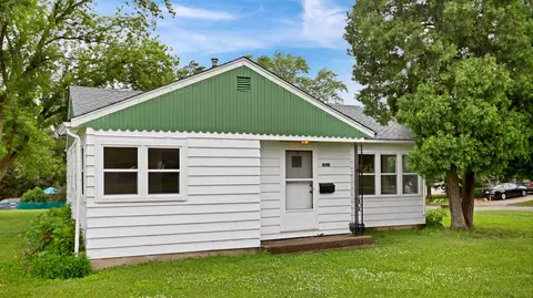 1621 N Seminary Ave, Woodstock, IL 60098