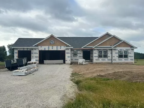 10247 E Shagbark Ln, Rochelle, IL 61068