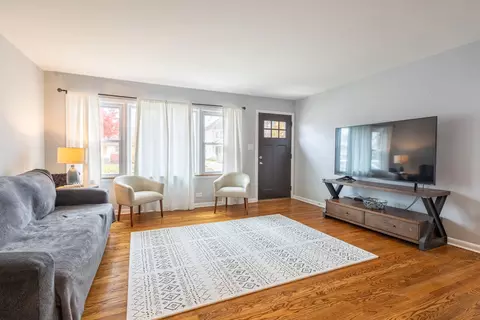 466 Radcliffe Ave, Des Plaines, IL 60016 photo 3