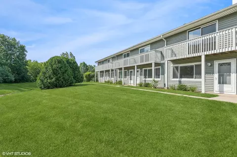 17281 W Maple Ln, Gurnee, IL 60031