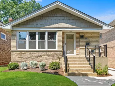2810 S Maple Ave, Berwyn, IL 60402
