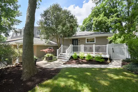 417 S 12th St, Saint Charles, IL 60174