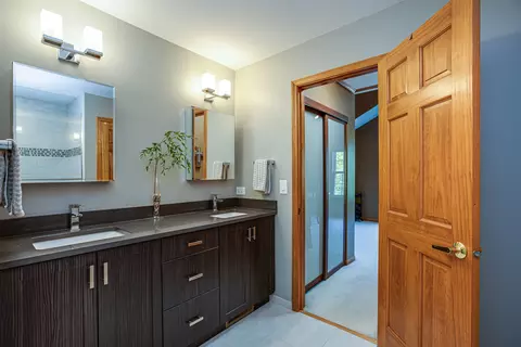 Bath - 1357 Danada Ct, Naperville, IL 60563 photo 1 of 4