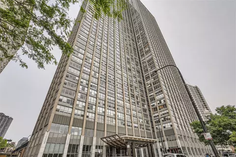 655 W Irving Park Rd #2411, Chicago, IL 60613