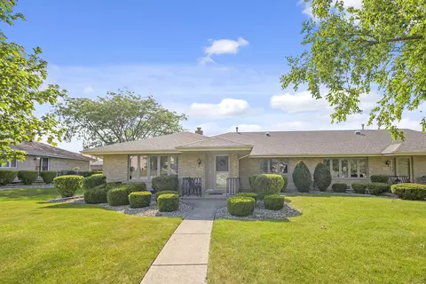 17742 Bos Dr #95, Orland Park, IL 60467