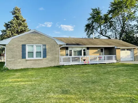 22 Sequoia Dr, Streator, IL 61364