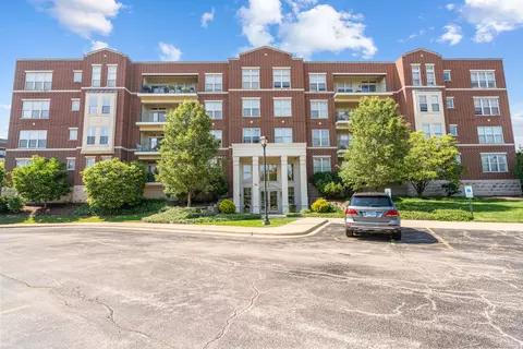 720 Prestwick Ln #404, Wheeling, IL 60090