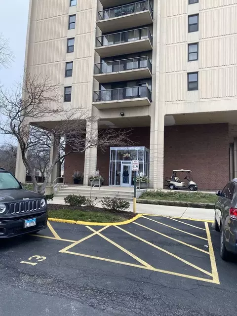 2901 S Michigan Ave #1603, Chicago, IL 60616
