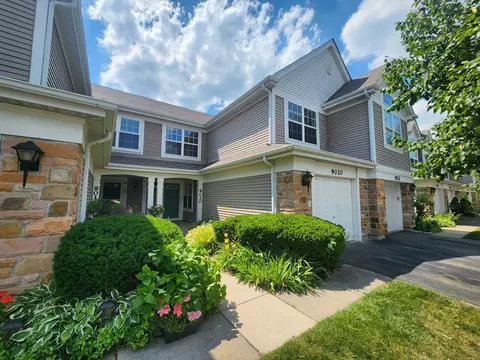 9020 W Heathwood Cir, Niles, IL 60714