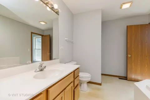 504 Cartwright Trl, Mchenry, IL 60050 photo 13