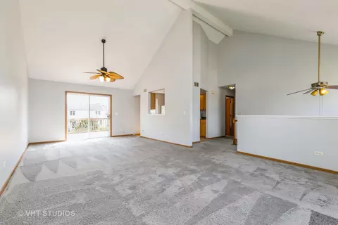 504 Cartwright Trl, Mchenry, IL 60050 photo 3