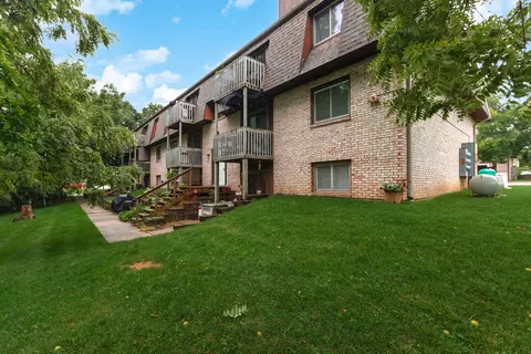 109 Urban St #20, Bloomington, IL 61704