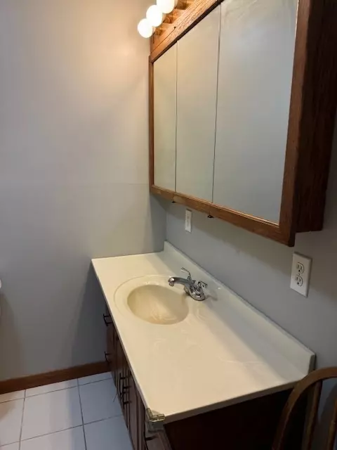 Bath - 216 E Bullard St, Forrest, IL 61741 photo 1 of 3