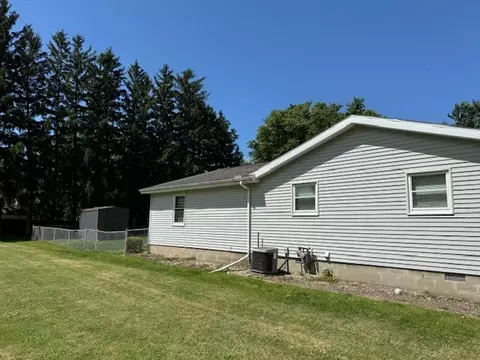 Exterior - 216 E Bullard St, Forrest, IL 61741 photo 4 of 5
