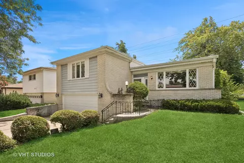 7957 Beckwith Rd, Morton Grove, IL 60053