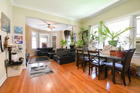 Living - 1041 Beloit Ave, Forest Park, IL 60130 photo 3 of 4