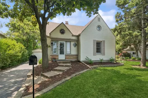 1658 Orchard Ln, Northfield, IL 60093