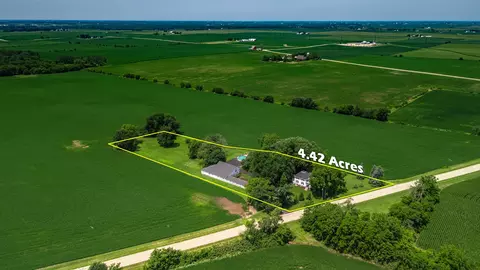 28367 Moose Range Rd, Sycamore, IL 60178 photo 2