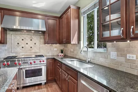 Kitchen - 25003 Blue Iris Ct S, Plainfield, IL 60585 photo 3 of 11