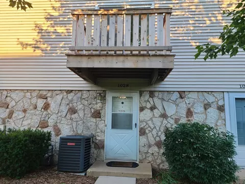 1028 Newport Hbr #0, Schaumburg, IL 60193