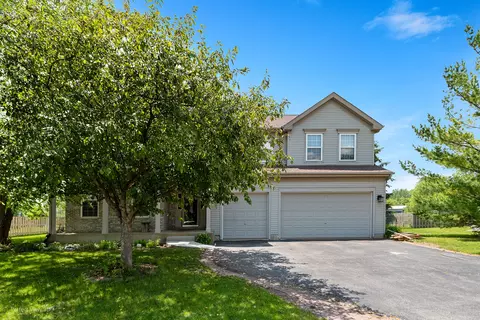 6916 Waterford Dr, Mchenry, IL 60050