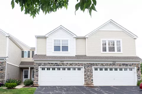 1902 Cobblestone Dr, Carpentersville, IL 60110