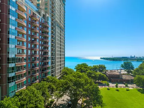 270 E Pearson St #803, Chicago, IL 60611