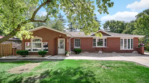 8751 Mobile Ave, Oak Lawn, IL 60453