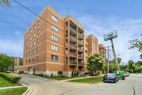 1636 Ashland Ave #204, Des Plaines, IL 60016