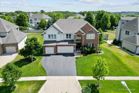 1011 Estancia Ln, Algonquin, IL 60102