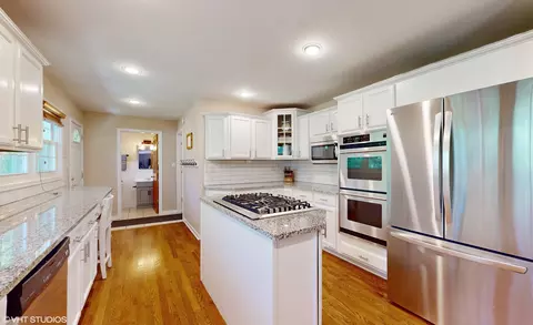Kitchen - 708 Hillcrest Dr, Sleepy Hollow, IL 60118 photo 2 of 2