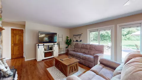 Living - 708 Hillcrest Dr, Sleepy Hollow, IL 60118 photo 6 of 6