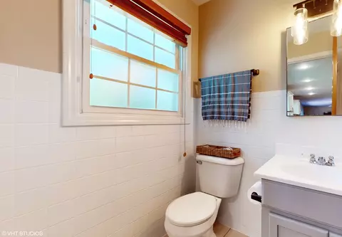 Bath - 708 Hillcrest Dr, Sleepy Hollow, IL 60118 photo 3 of 3