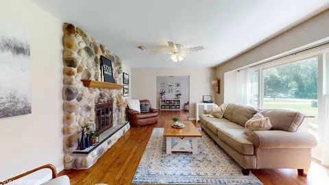 Living - 708 Hillcrest Dr, Sleepy Hollow, IL 60118 photo 3 of 6
