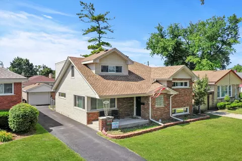 5055 Wick Dr, Oak Lawn, IL 60453