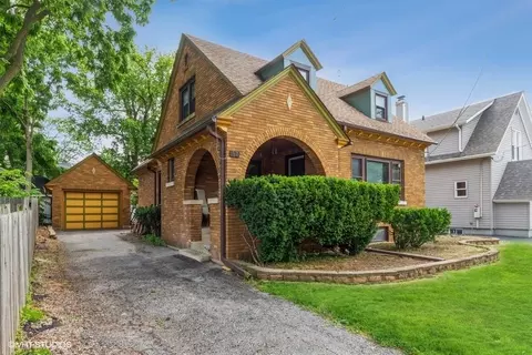 57 N Du Bois Ave, Elgin, IL 60123