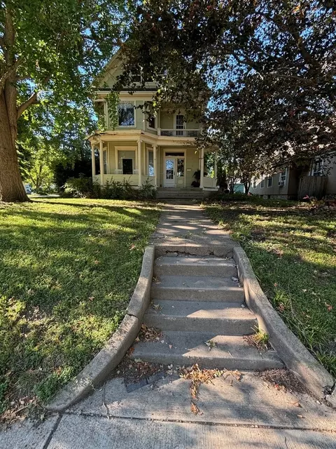 1527 2nd St, Peru, IL 61354 photo 1