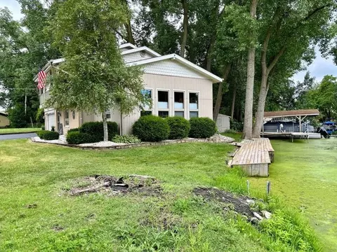 Exterior - 606 Kingston Blvd, Mchenry, IL 60050 photo 7 of 8