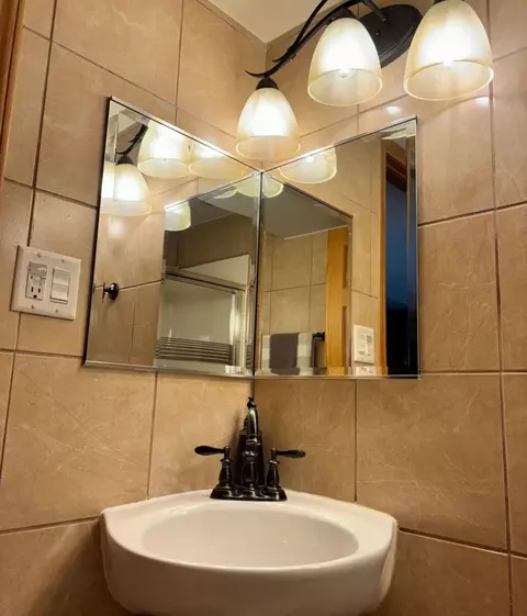 Bath - 606 Kingston Blvd, Mchenry, IL 60050 photo 8 of 8