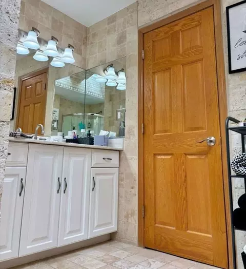 Bath - 606 Kingston Blvd, Mchenry, IL 60050 photo 6 of 8