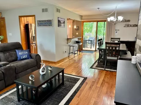 Living - 606 Kingston Blvd, Mchenry, IL 60050 photo 3 of 6