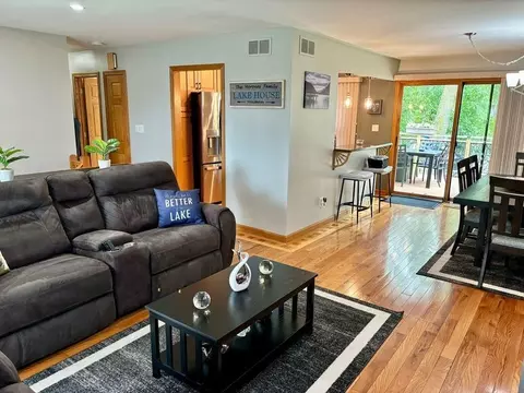 Living - 606 Kingston Blvd, Mchenry, IL 60050 photo 4 of 6