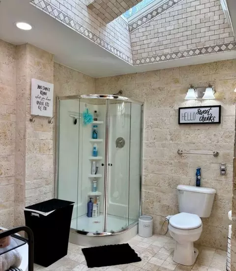 Bath - 606 Kingston Blvd, Mchenry, IL 60050 photo 3 of 8