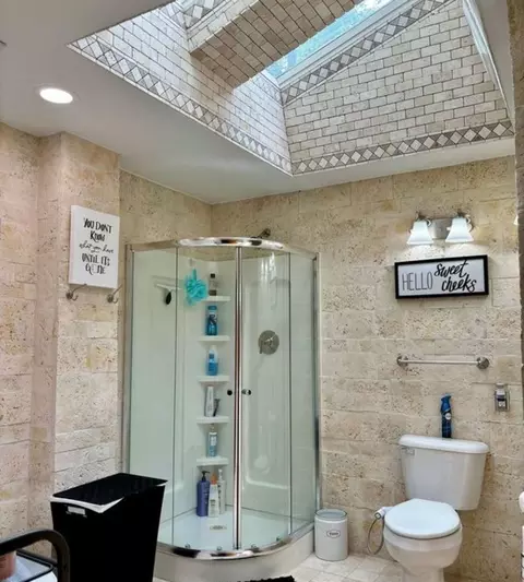 Bath - 606 Kingston Blvd, Mchenry, IL 60050 photo 1 of 8